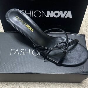 Fashion Nova Sz 9 Black Strappy Heels